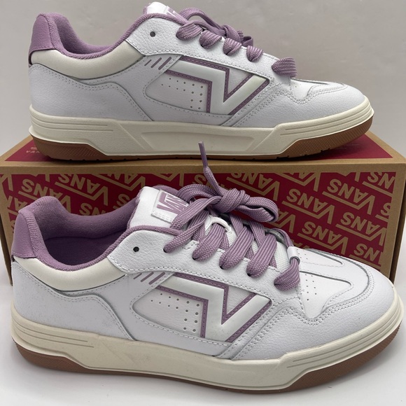Vans Men’s UplandVintage Leather PurpleVN000D1HPRP White and Lavender Sneakers